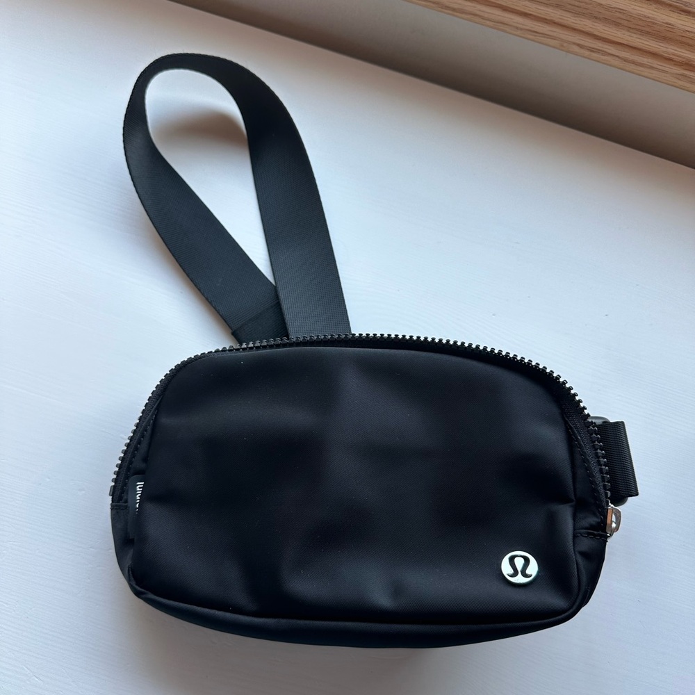 New Without Tags Everywhere Belt Bag 1L